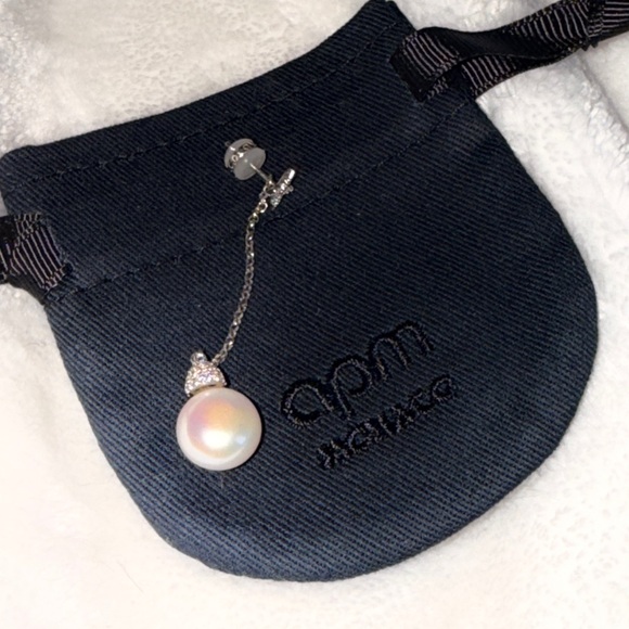Handbags - APM Pearl Drop Dangle Earring in White Pearl - only 1
